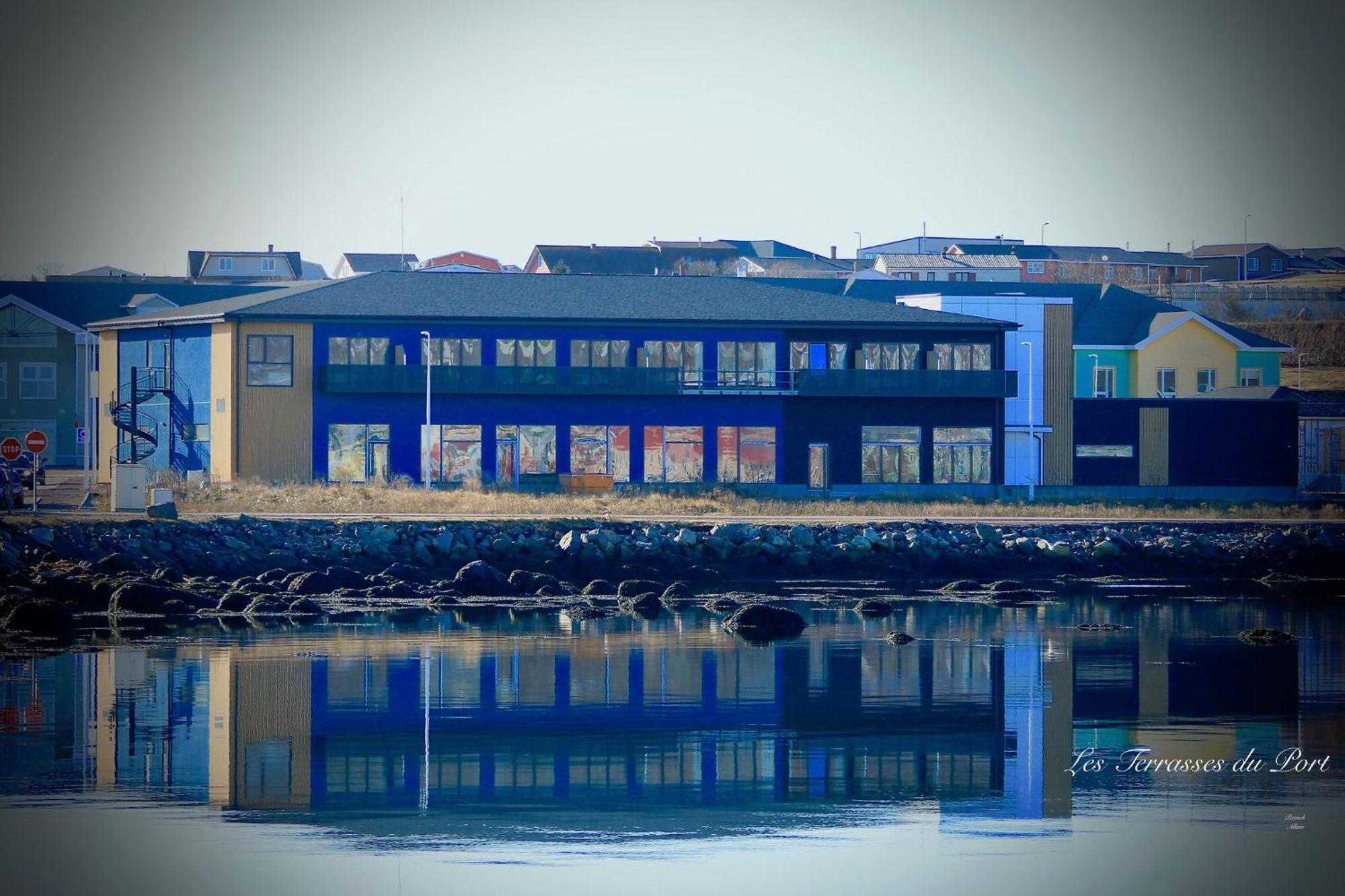 Hotel Les Terrasses Du Port à Saint-Pierre Extérieur photo